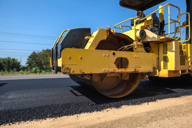 Best Driveway Paving Contractor  in Leipsic, OH